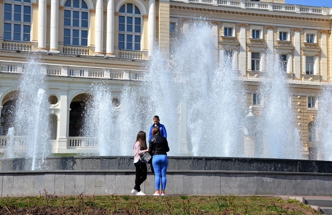 В Одессе запустили 20 из 25 фонтанов