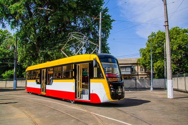 Стекла в одесские трамваи и троллейбусы за 3,5 миллиона планирует вставить фирма-новичок