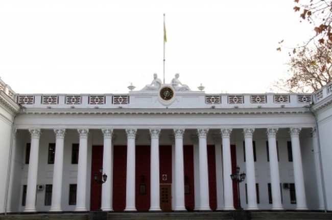 Одесские депутаты хотят узаконить две высотки на площади Деревянко