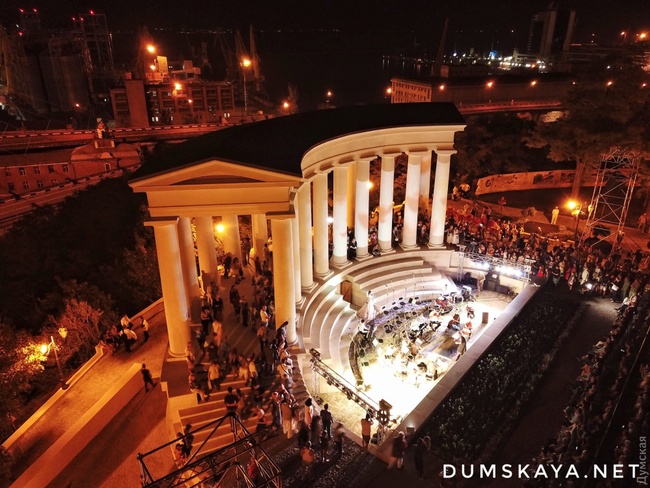 В Одессе после реставрации торжественно открыли Воронцовскую колоннаду