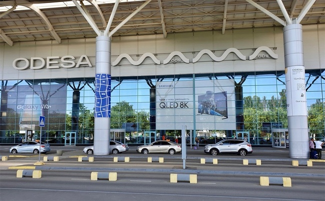 Відучора біля Одеського аеропорту можна безкоштовно паркуватися 10 хвилин