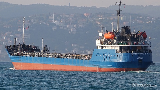 Принадлежащее компании одессита судно «поймали» на доставке ильменита для Крыма