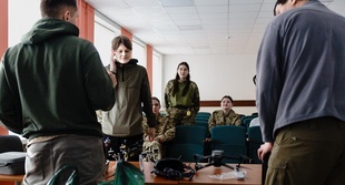 Оновлений "Захист України": міністр розповів, як старшокласників готуватимуть до оборони країни