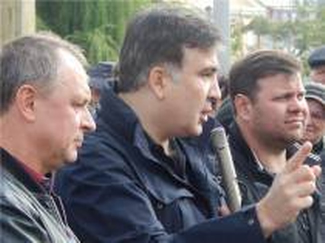 Саакашвили пообещал ренийцам отремонтировать дорогу и «поднять» порт