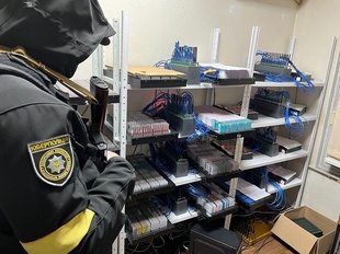 Кіберполіцейські закрили в Україні 13 ботоферм із понад мільйоном ботів