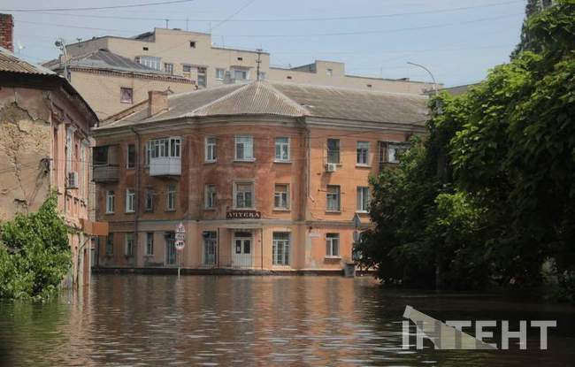 Паводок у Херсоні. Фото: Інтент / Альбіна Карман