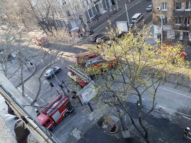 Здание на Троицкой, где при пожаре погибли 16 человек, снова горело