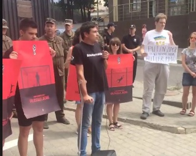 В Одессе пикетировали консульство РФ в поддержку украинских политзаключенных в российских тюрьмах