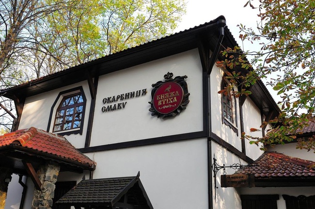 В мэрии отменили декларацию для туалета в парке Шевченко, который превратился в ресторан
