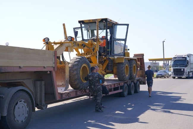 Дорожники начали ремонт перекрытой трассы в Раздельнянском районе — трассу разблокировали