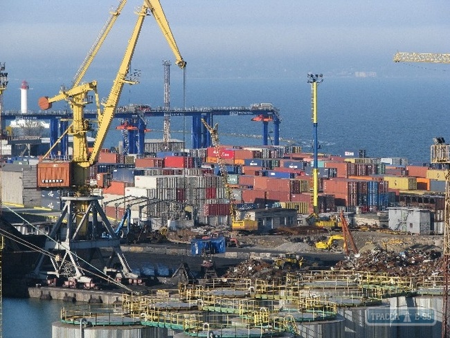 В Черноморском порту отремонтируют перила виадука за миллион