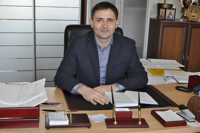 Мэра Болграда подозревают в махинациях с документами и избиении протестующего ногами