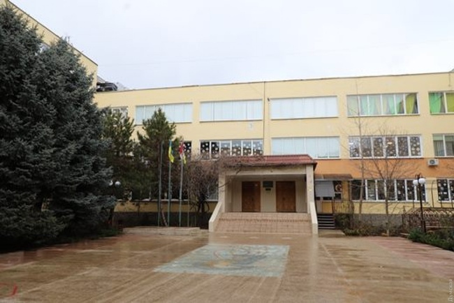 Одесской гимназии вернули две сотки земли