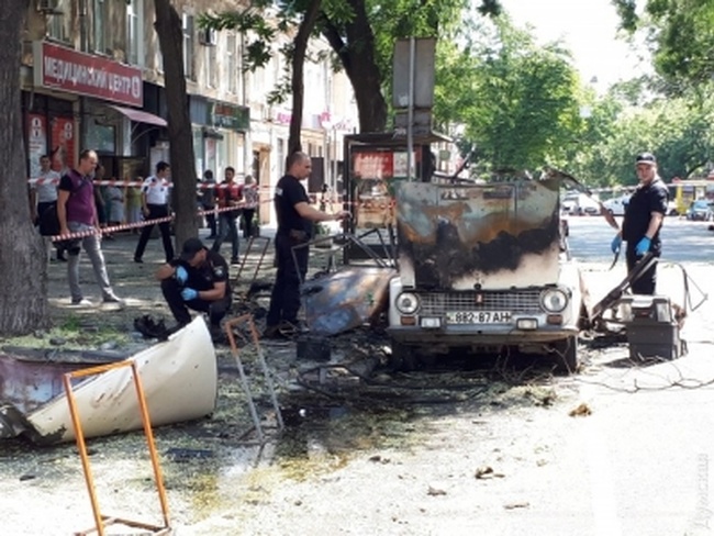 Неподалеку от штаба общественной организации в центре Одессы взорвали автомобиль