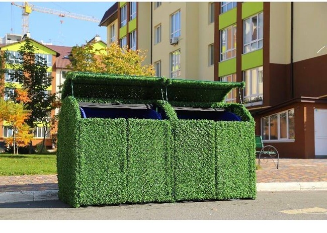 Одесский "Горзелентрест" предлагает "прятать" мусорные контейнеры в имитирующие траву коробки