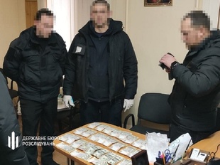 Справу про підозру двох одеських правоохоронців у здирництві скерували до суду