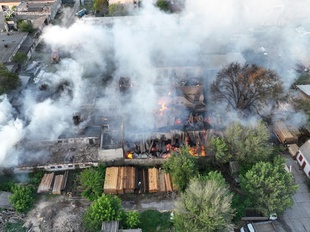 До гасіння залучали робота: у Миколаєві горить завод