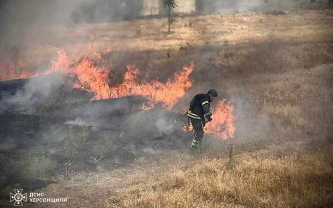 Наслідки обстрілу. Фото: ДСНС України в Херсонській області