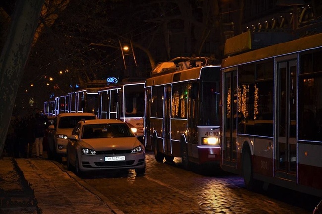 20 трамваев, 14 троллейбусов и 53 автобуса: как в новогоднюю ночь будет ходить транспорт