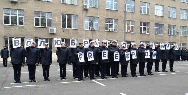 Находящиеся в российском плену одесские моряки получили звания лейтенантов