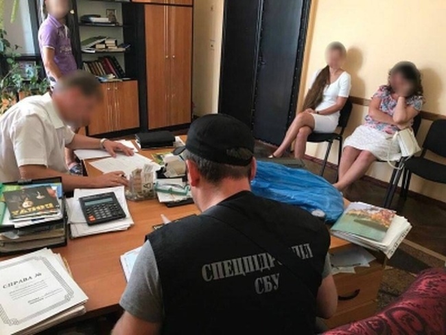 Председателя Захаровского сельсовета подозревают в получении 45 тысяч гривень взятки