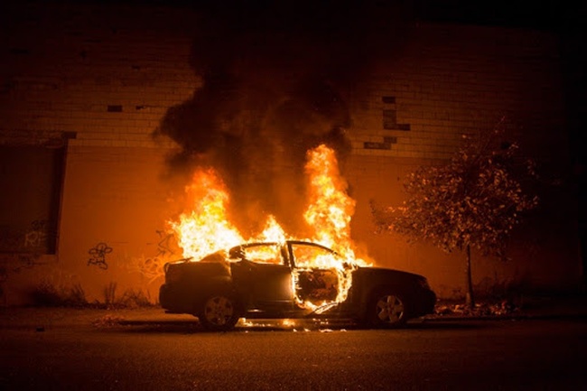 На Одещині невідомі підпалили автівку родини журналістів