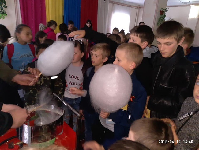 Сладкая вата, раскраски и аниматоры: депутат Одесского облсовета  "посодействовал" в организации детского праздника
