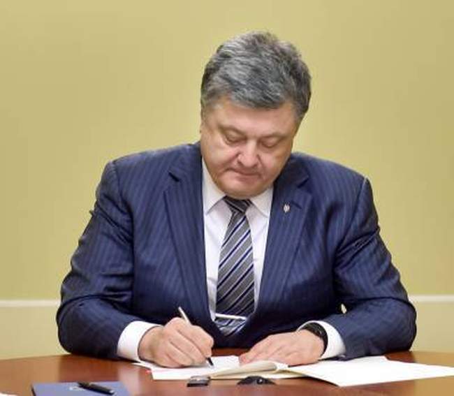 Порошенко подписал закон о троекратном повышении штрафов за вождение в пьяном виде