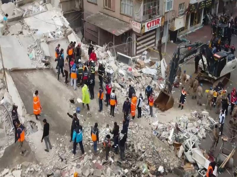 Українці, які перебували в зоні землетрусів, вийшли на звʼязок