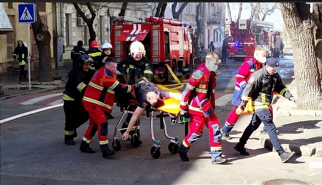 Під час гасіння пожежі в Одесі загинув рятувальник. Фото: Думська