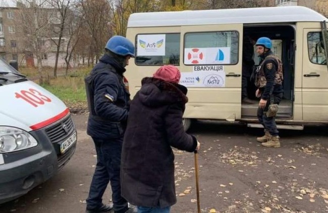 Пацієнтів з херсонських лікарень евакуюють до Одеси та Миколаєва