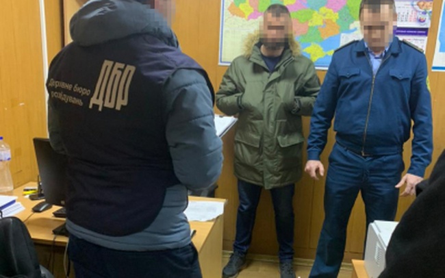 Держінспектора Одеської митниці підозрюють в одержанні хабаря