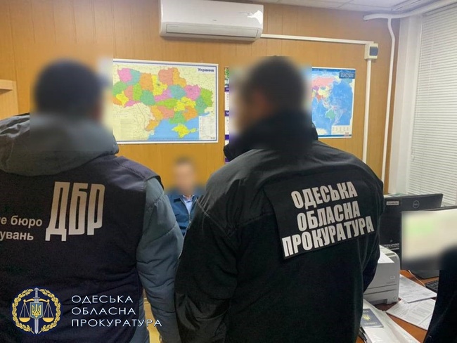Одеського митника обвинувачують у корупції