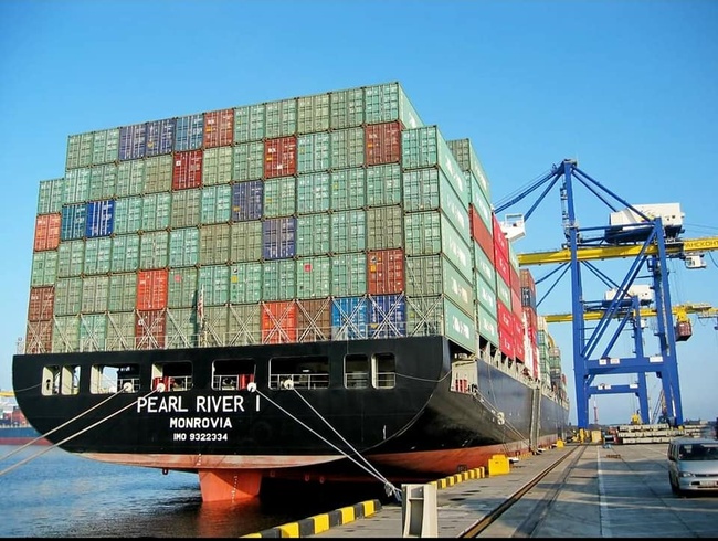Деякі порти Одещини відновили випуск контейнерів з товарами першої необхідності