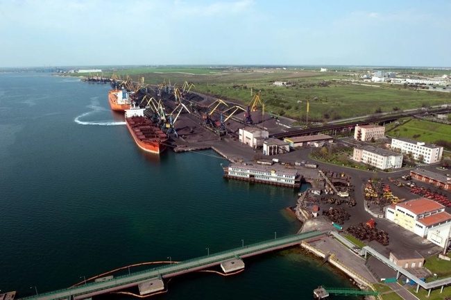 Фото: УНІАН, порт "Південний"