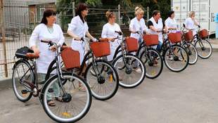 Medical workers in Mykolaiv region received electric bicycles from benefactors