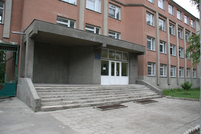 Управление капстроительства предпочло дешевый вариант ремонта школы в Одессе дорогому