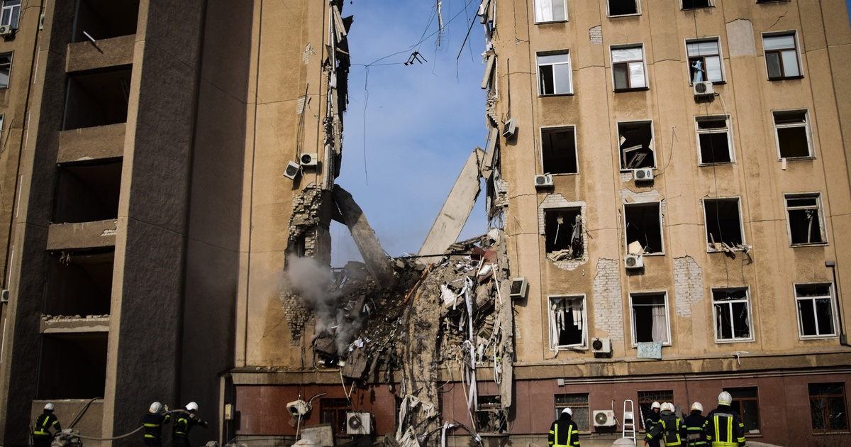 Два роки тому по адмінбудівлі Миколаєва окупанти вдарили ракетою: загиблі 37 людей
