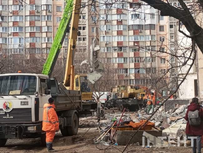 Завали розбирали майже дві доби. Фото: Інтент