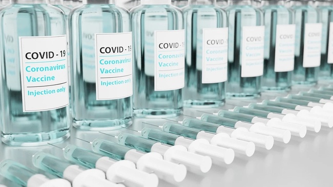 Хто, коли та як: прості відповіді на 35 питань про вакцинацію від COVID-19