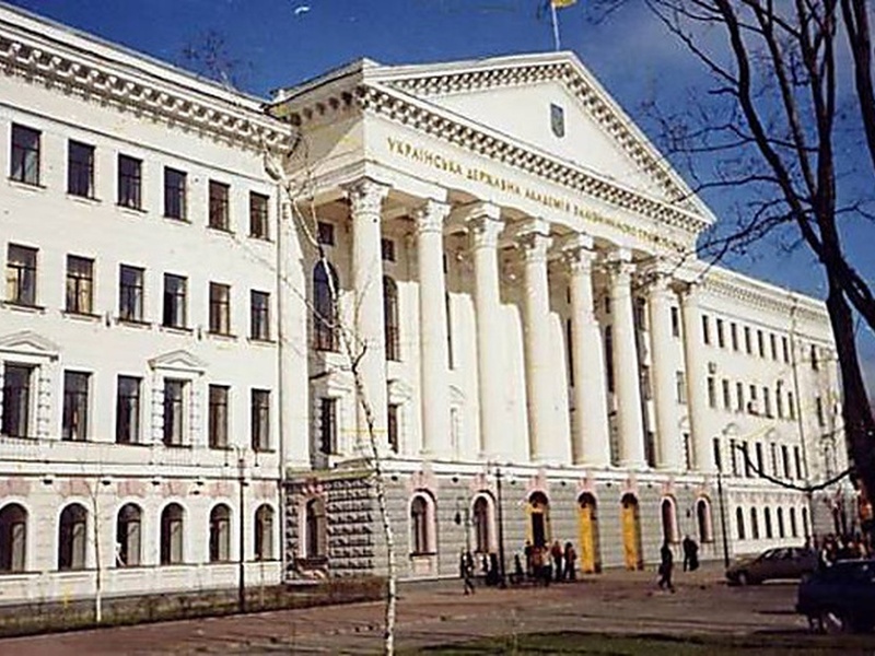 Одеського нотаріуса підозрюють у незаконній «зміні» ректора медичного університету