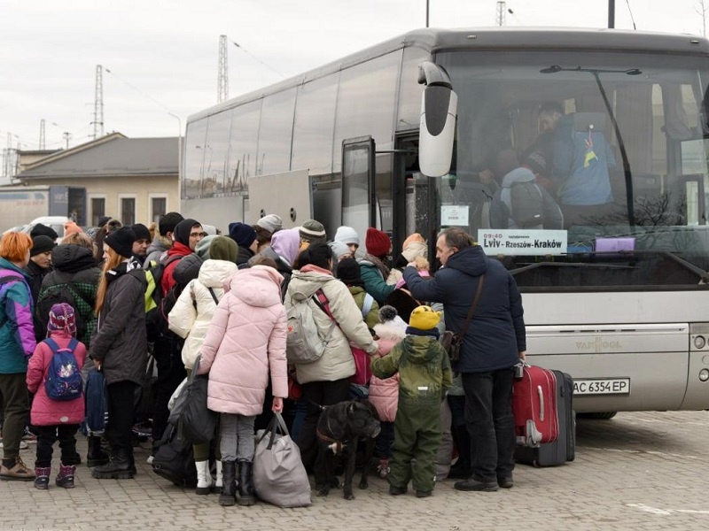 Німецькі волонтери евакуювали з Херсонщини 2500 людей