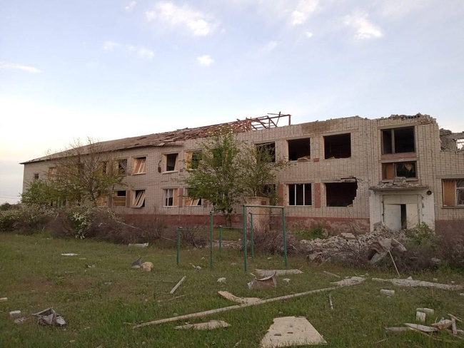 Зруйновані школи Херсонщини. Фото: ХОВА