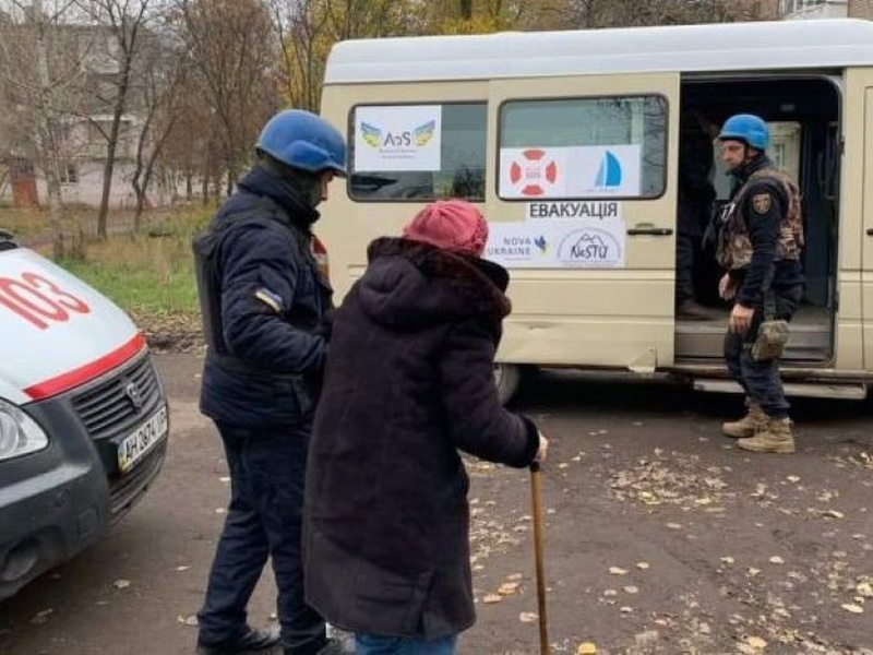 Пацієнтів з херсонських лікарень евакуюють до Одеси та Миколаєва