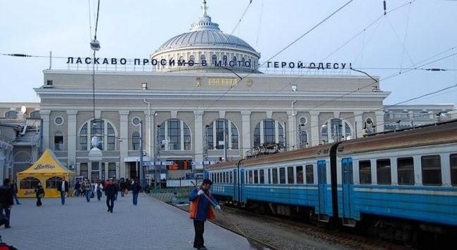 На Одеській залізниці уповільнюється рух через накопичення вагонів