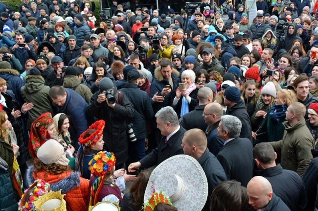Ярмарка, децентрализация и подписанный закон: президент Украины побывал в Одесской области