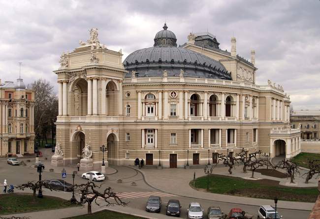 Оперный театр в Одессе станет первым украинским театром, который обзаведется маталлодетекторами