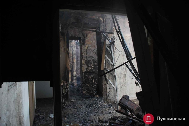 Полицейские обнаружили на месте пожара в здании на Троицкой тело женщины