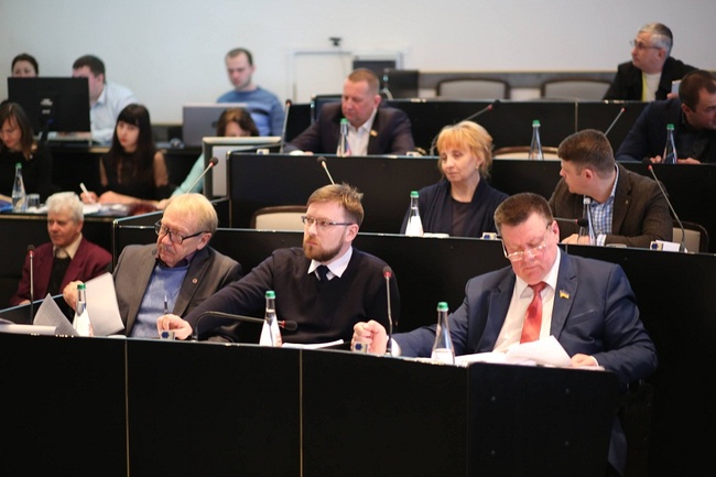 Тридцята сесія Хмельницької міської ради: зміни до бюджету та цільових програм