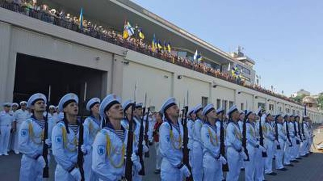 Новый командующий ВМС, квартиры для моряков и новые катера: итоги визита Порошенко в Одессу